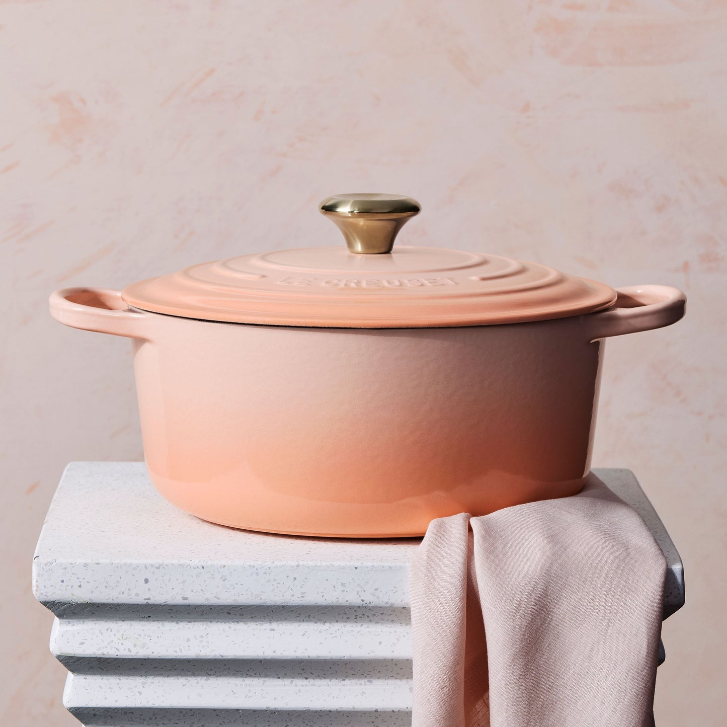 Le Creuset Signature Cast Iron 7.25-quart Peche Round Dutch Oven