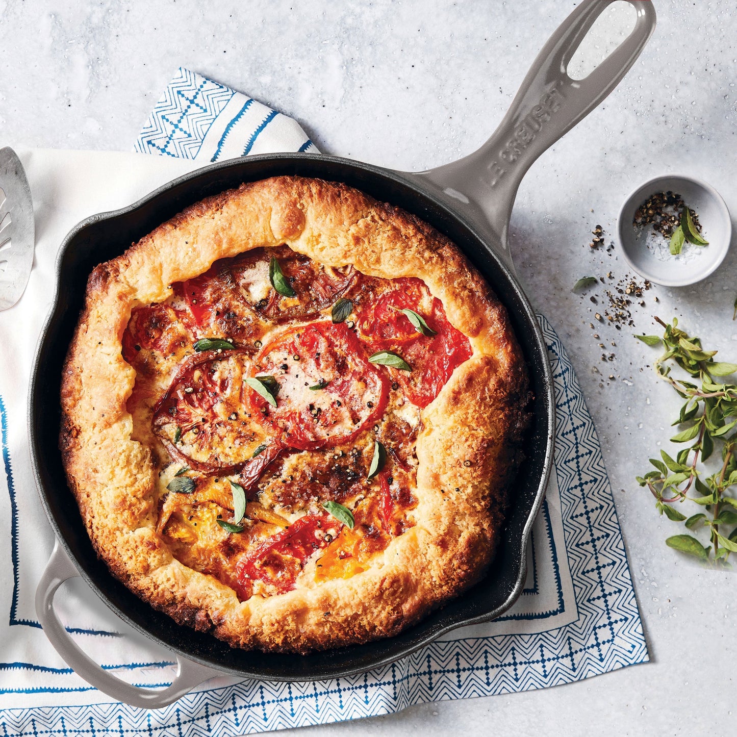 Le Creuset Signature Cast Iron 10.25" Oyster Skillet