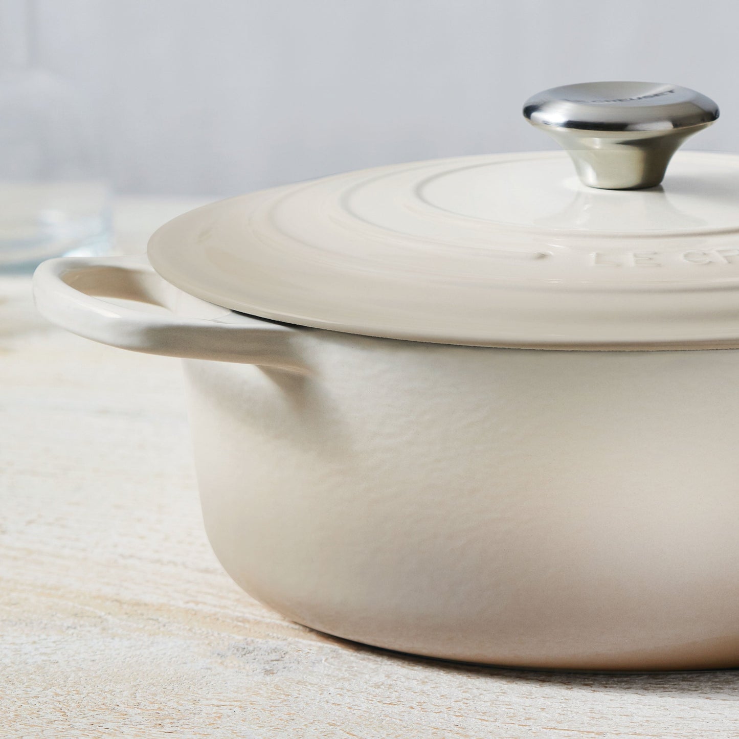Le Creuset Signature Cast Iron 6.75-quart Meringue Oval Dutch Oven
