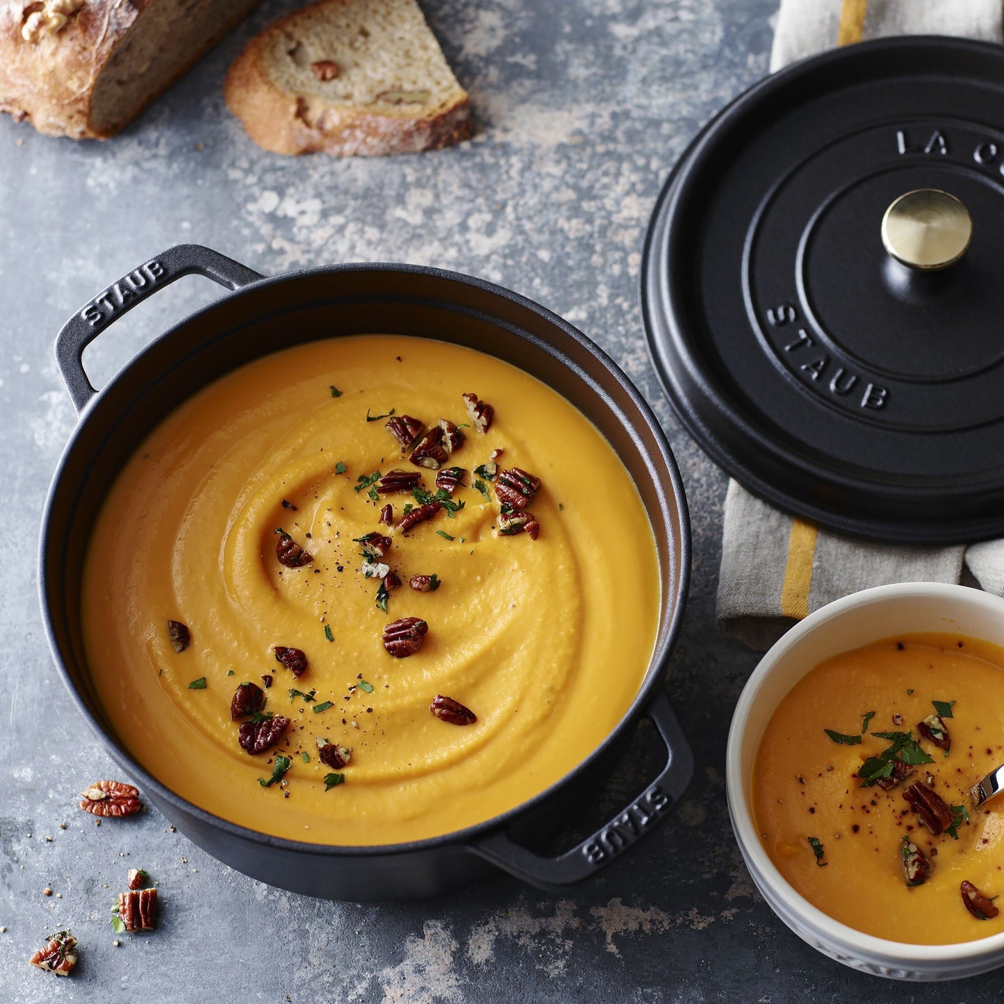 Staub 7-quart Matte Black Round Dutch Oven