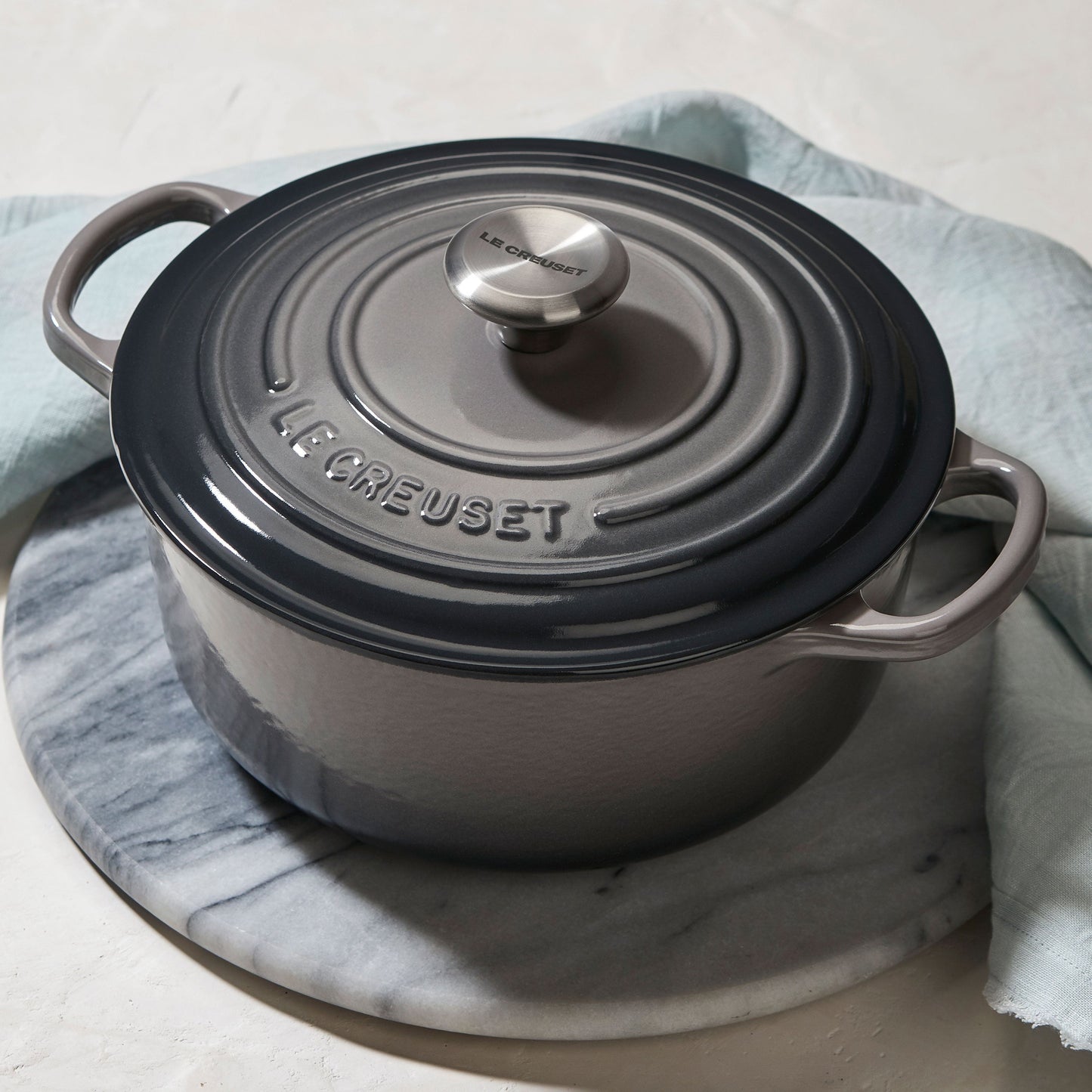 Le Creuset Signature Cast Iron 13.25-quart Oyster Round Dutch Oven