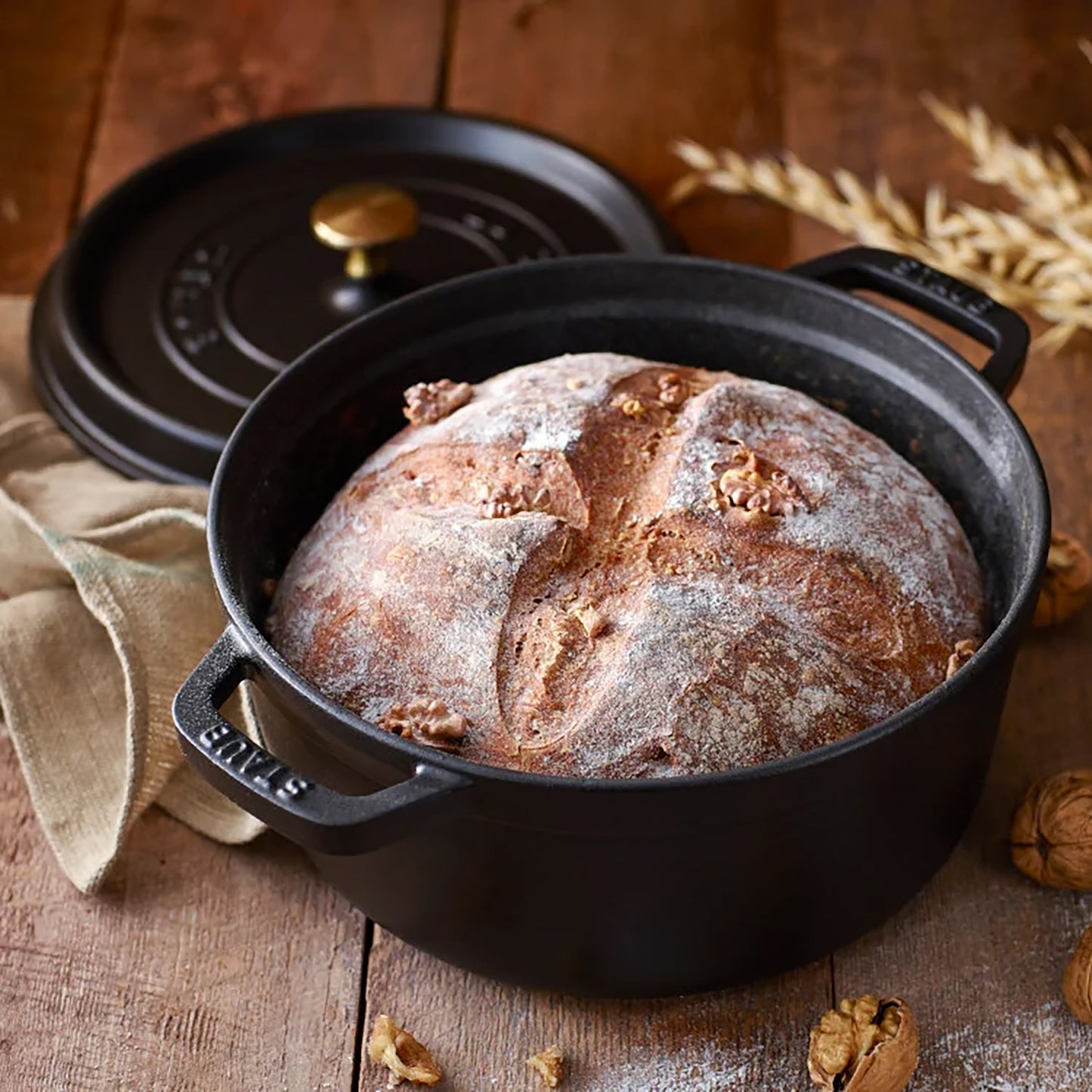 Staub 9-quart Matte Black Round Dutch Oven