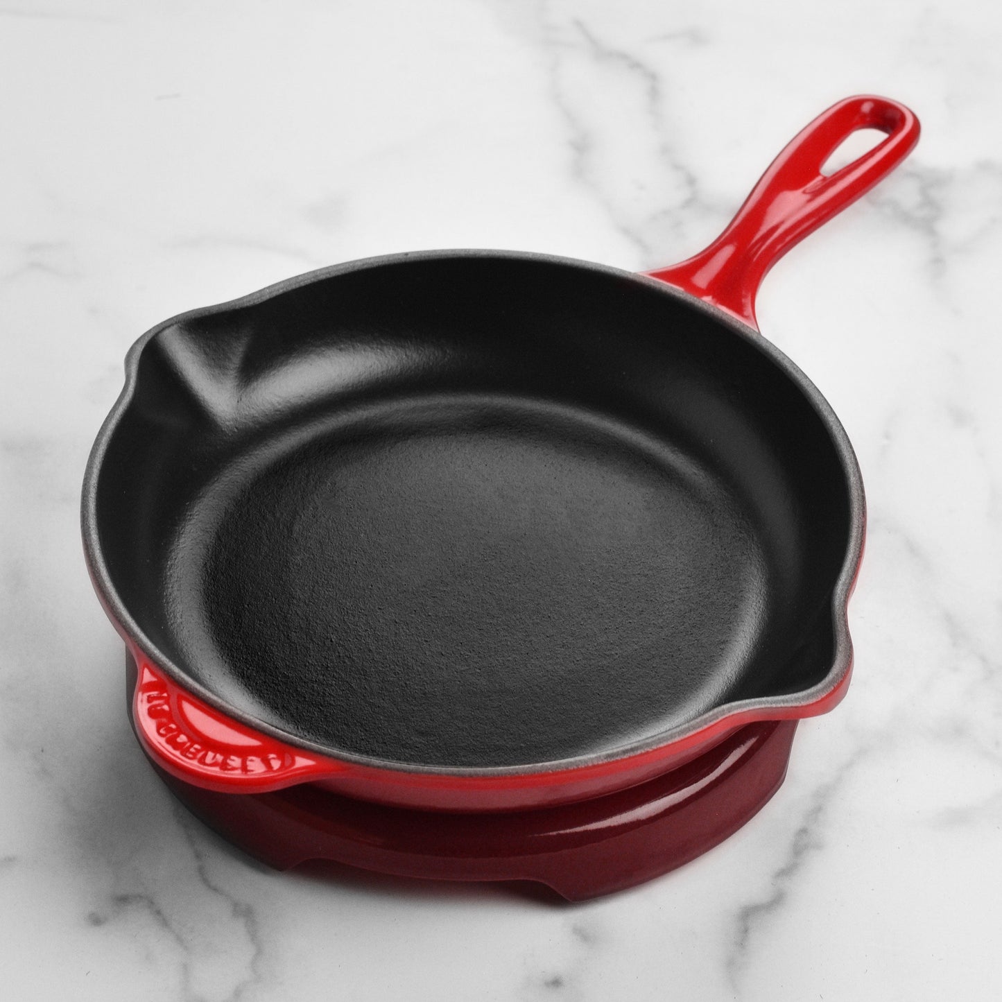 Le Creuset Signature Cast Iron 8.8" Cerise Round Trivet