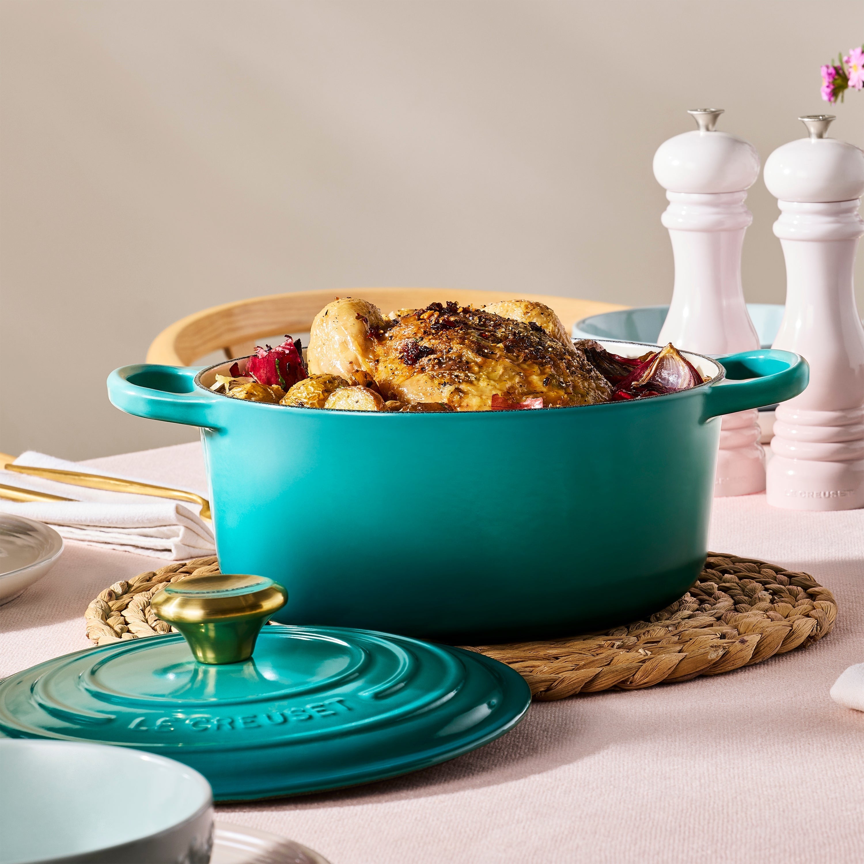 Le Creuset Signature Cast Iron 4.5-quart Bleu Riviera Round Dutch Oven