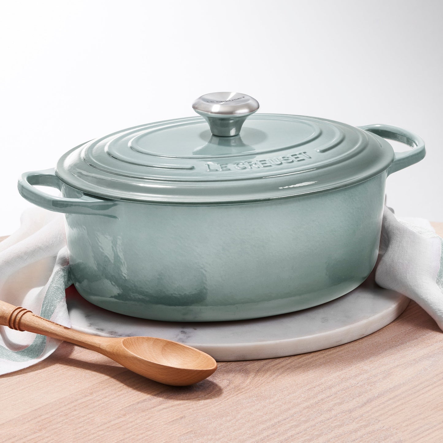 Le Creuset Signature Cast Iron 6.75-quart Sea Salt Oval Dutch Oven