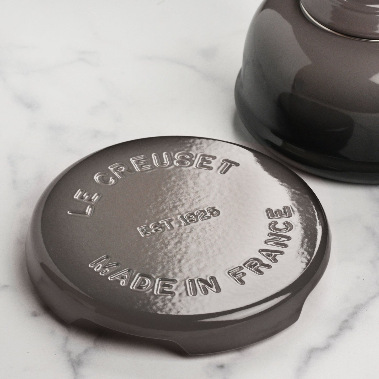 Le Creuset Signature Cast Iron 8.8" Oyster Round Trivet