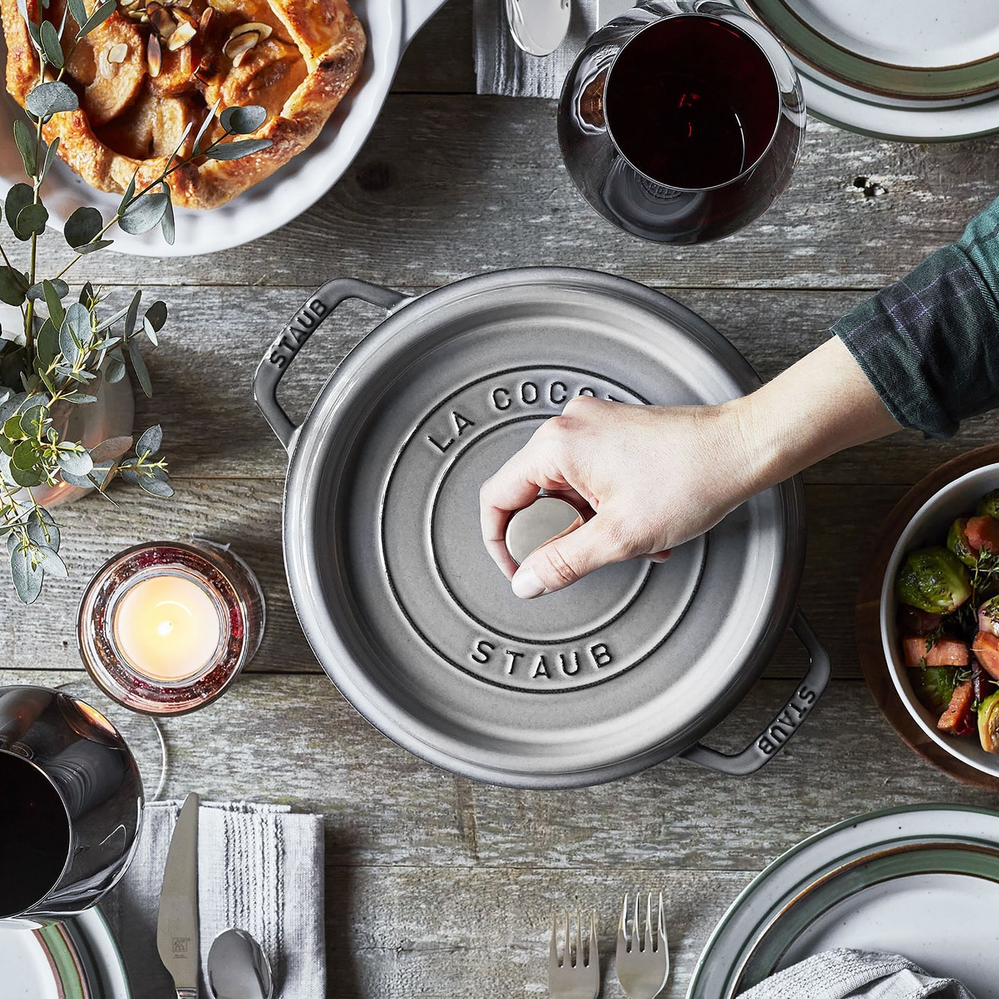 Staub 7-quart Graphite Gray Round Dutch Oven