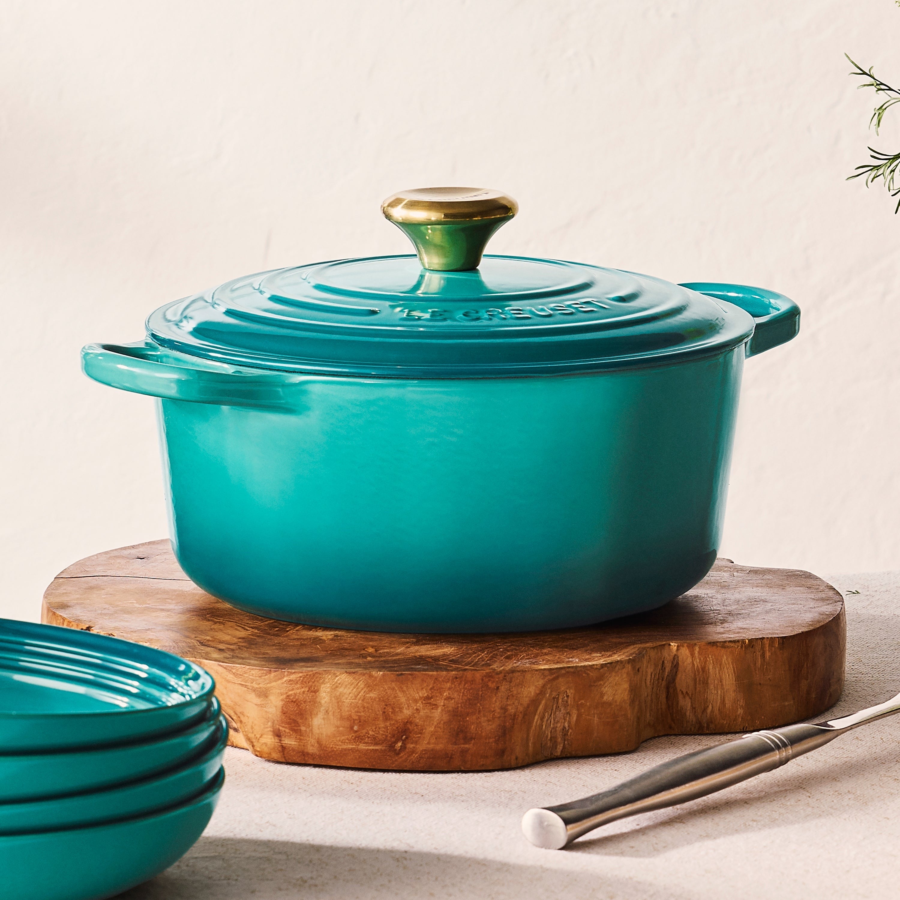 Le Creuset Signature Cast Iron 4.5-quart Bleu Riviera Round Dutch Oven