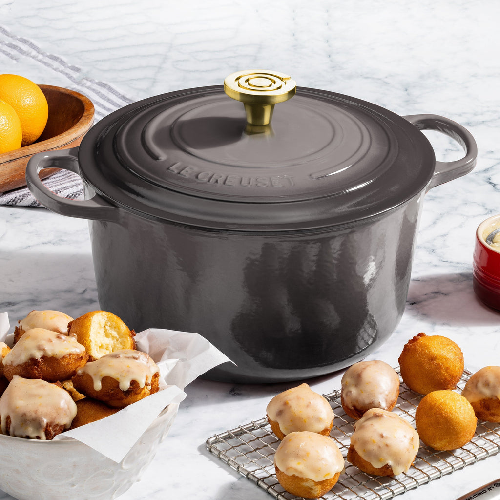 Le Creuset Signature Cast Iron 6.5-quart Oyster Round Deep Oven with Light Gold Crucible Knob