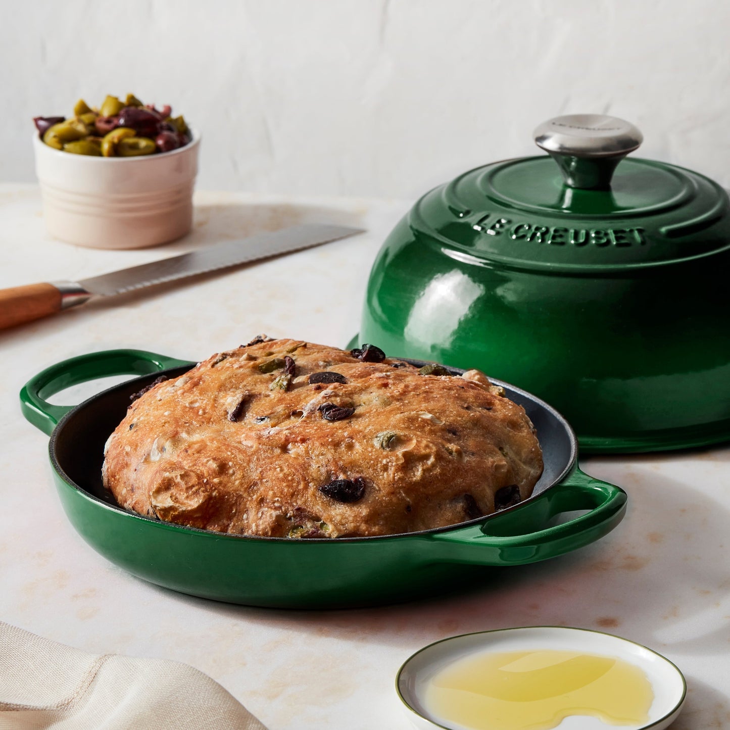 Le Creuset Signature Cast Iron 9.5" Artichaut Bread Oven